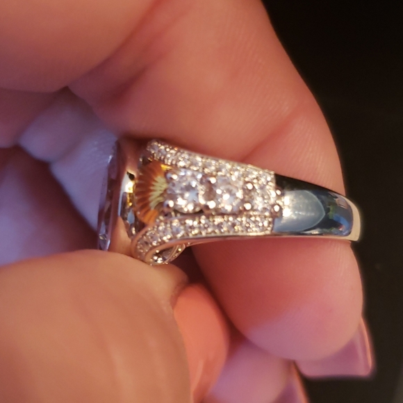 Moissanite diamond in sterling silver ring - Picture 4 of 4